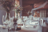 Zoom sur la décoration de table pour un mariage