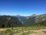 Vue panoramique sur les montagnes et le lac de Montriond