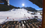 Restaurant le Schuss la terrasse aux pieds des pistes du stade du Linga à Châtel