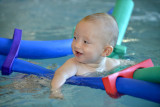 Bébé dans le bassin de Forme d'O