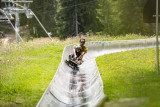 Papa et son fils dans le parcours du bobluge de Châtel