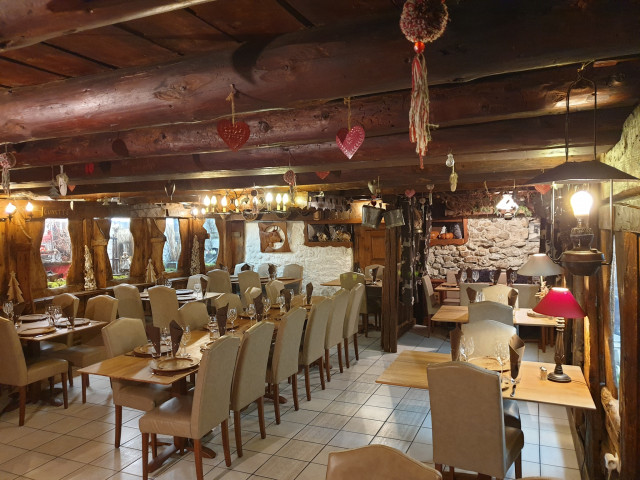 Salle du restaurant Vieux Four à Châtel