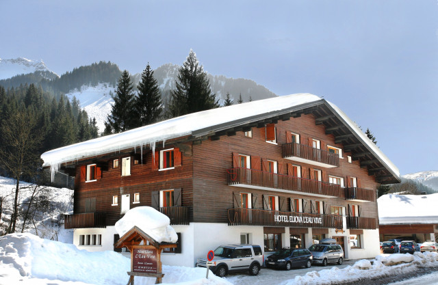 Hôtel Eliova l'Eau Vive sous la neige à Châtel l'hiver au Linga