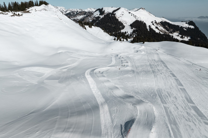 Vue d'ensemble sur le boarder ludique de Chalet Neuf à Châtel à proximité du téleski Chalet Neuf et de la piste de vitesse