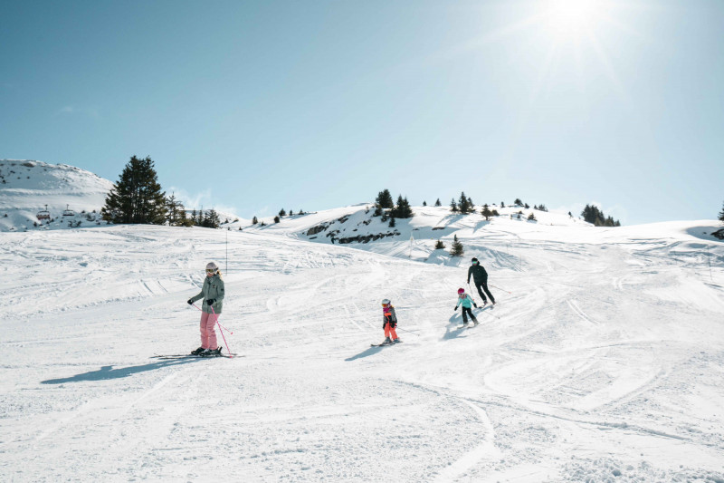 En famille sur la piste ludique 