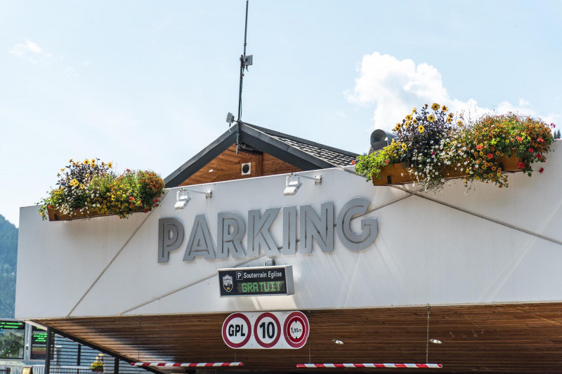 Parking souterrain de l'église