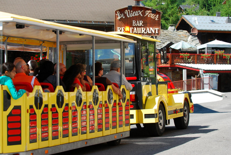 Petit train à Châtel