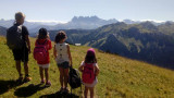 Aline propose une randonnée en montagne pour les enfants