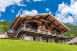 Chalet extérieur été devant