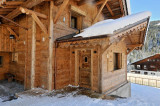 Entrée du chalet en hiver