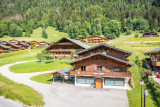 Façade du chalet en été