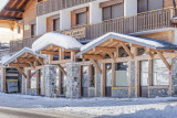 Entrée du chalet en hiver