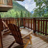 Terrasse avec vue et son mobilier de jardin