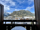 Vue sur le Mt de Grange et un peu du Linga depuis le balcon en hiver, parking en contre-bas