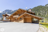 Chalet exterieur en été