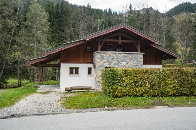 Façade chalet en été