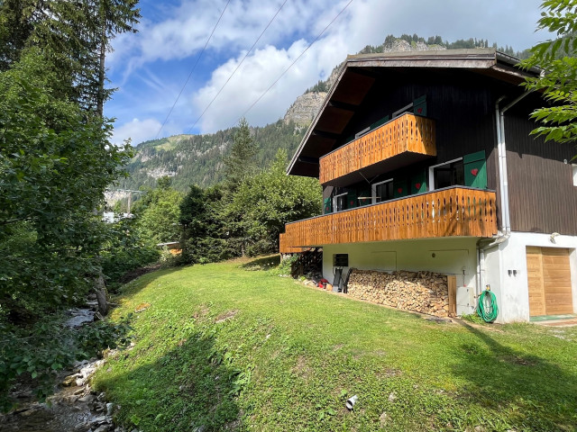 Extérieur du chalet en été