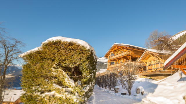 Le chalet sous la neige