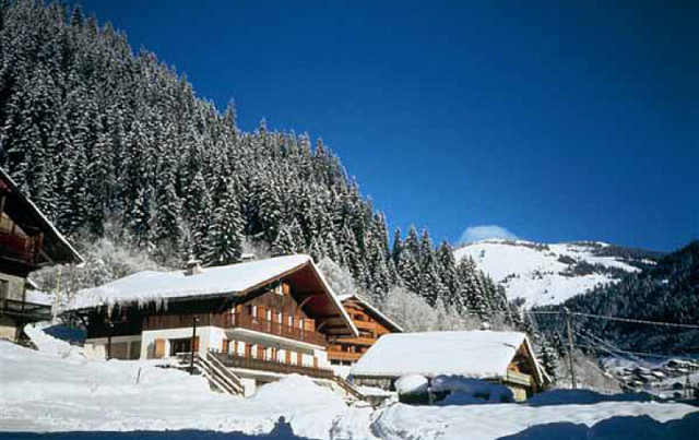 le chalet sous la neige