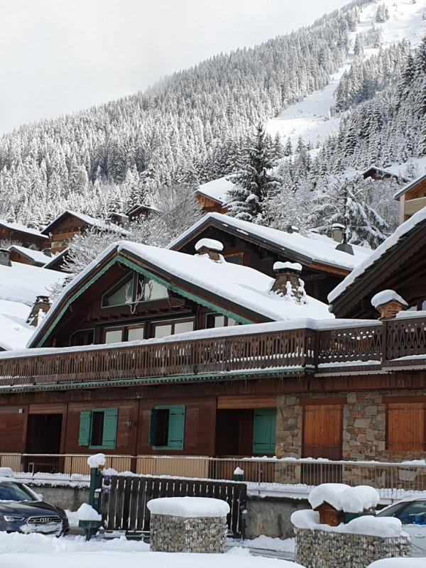 Façade du chalet en hiver