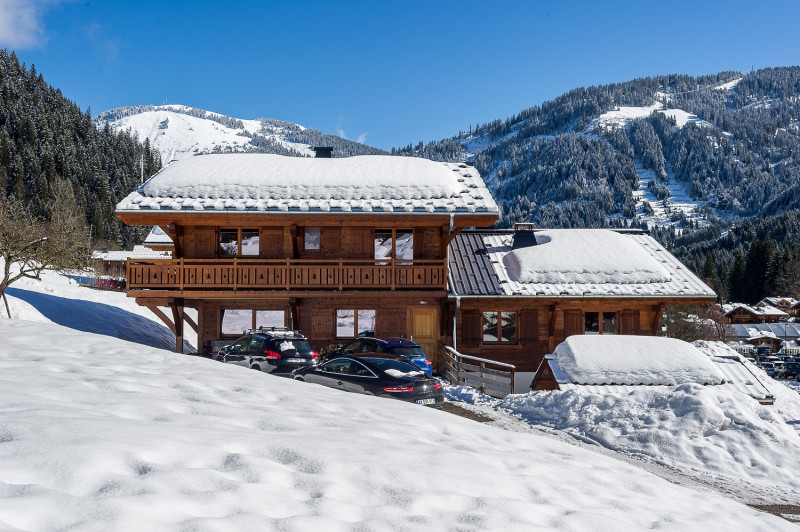 Le chalet sous la neige