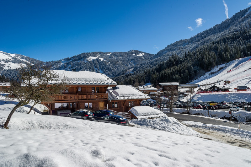 Le chalet sous la neige