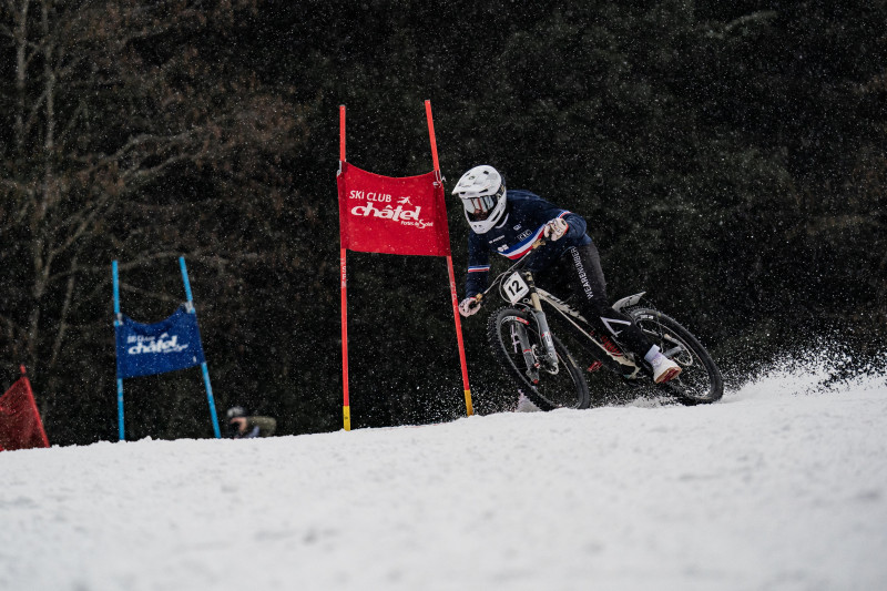 Compétition de snowbike