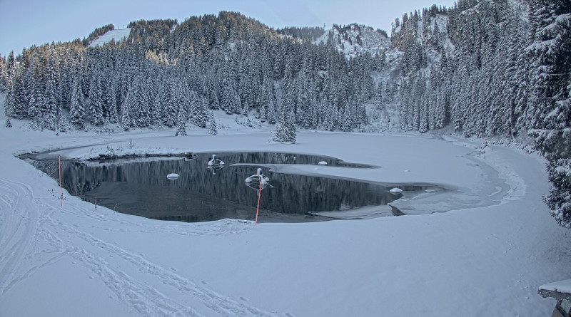 Freediving under ice_Châtel