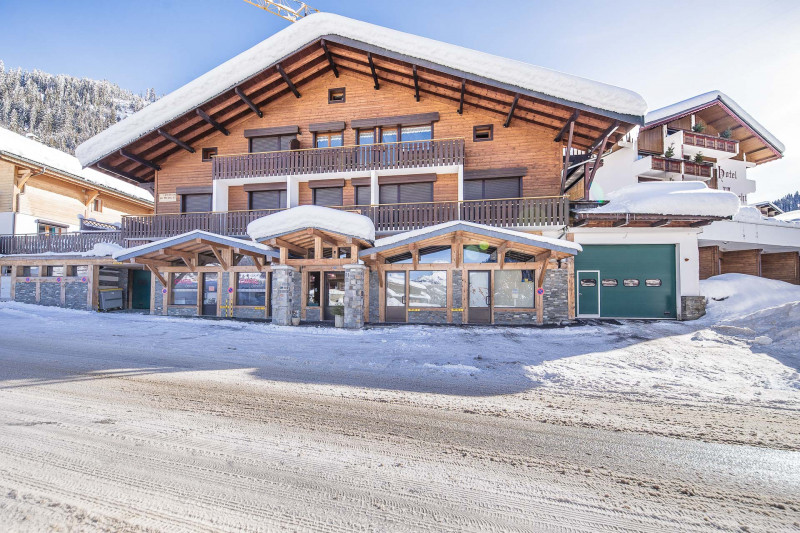 Façade de la résidence Lou Candres en hiver